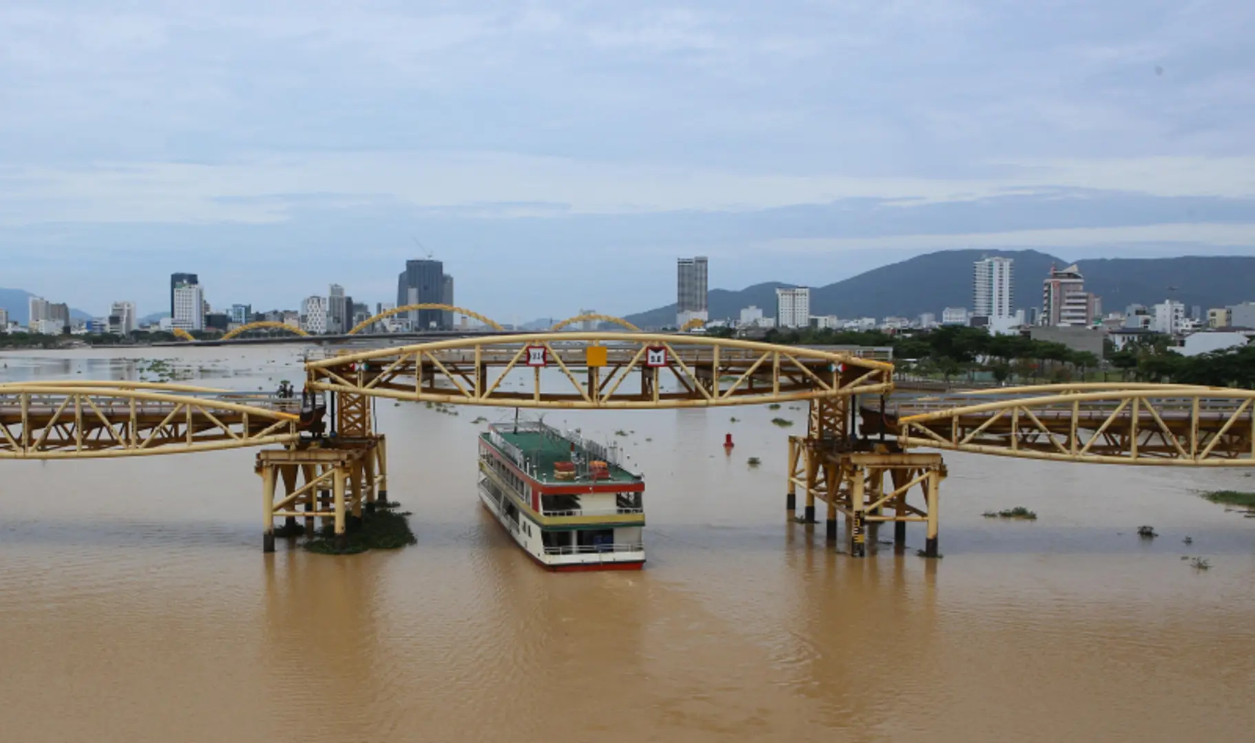 Chưa thu hút du khách, Đà Nẵng tạm dừng nâng, hạ nhịp cầu Nguyễn Văn Trỗi