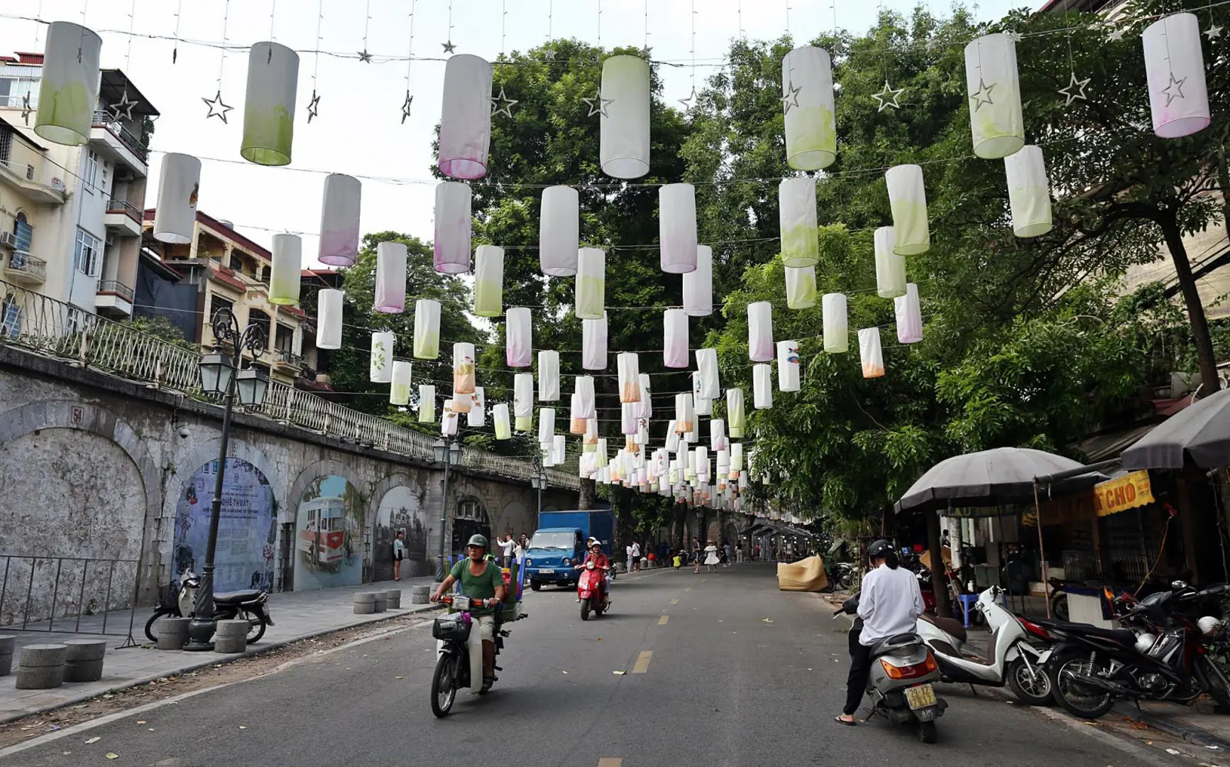 Tổ chức phương tiện lưu thông hai chiều trên đường Phùng Hưng