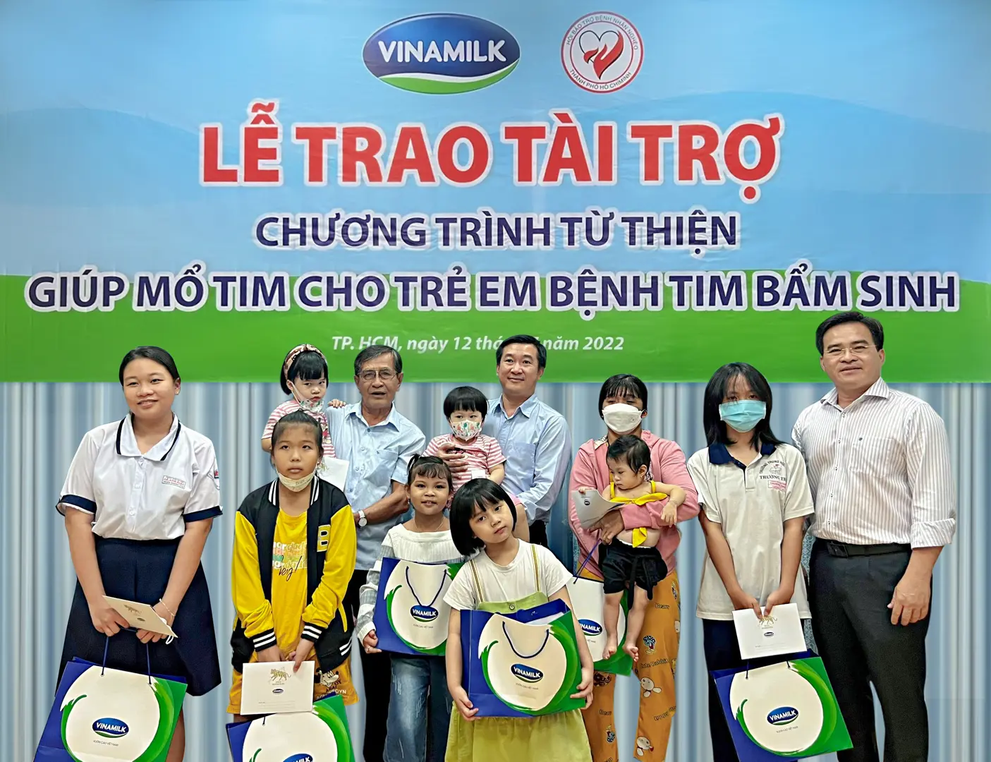 Vinamilk tiếp tục ủng hộ kinh phí cho các bệnh nhi nghèo mổ tim năm 2022