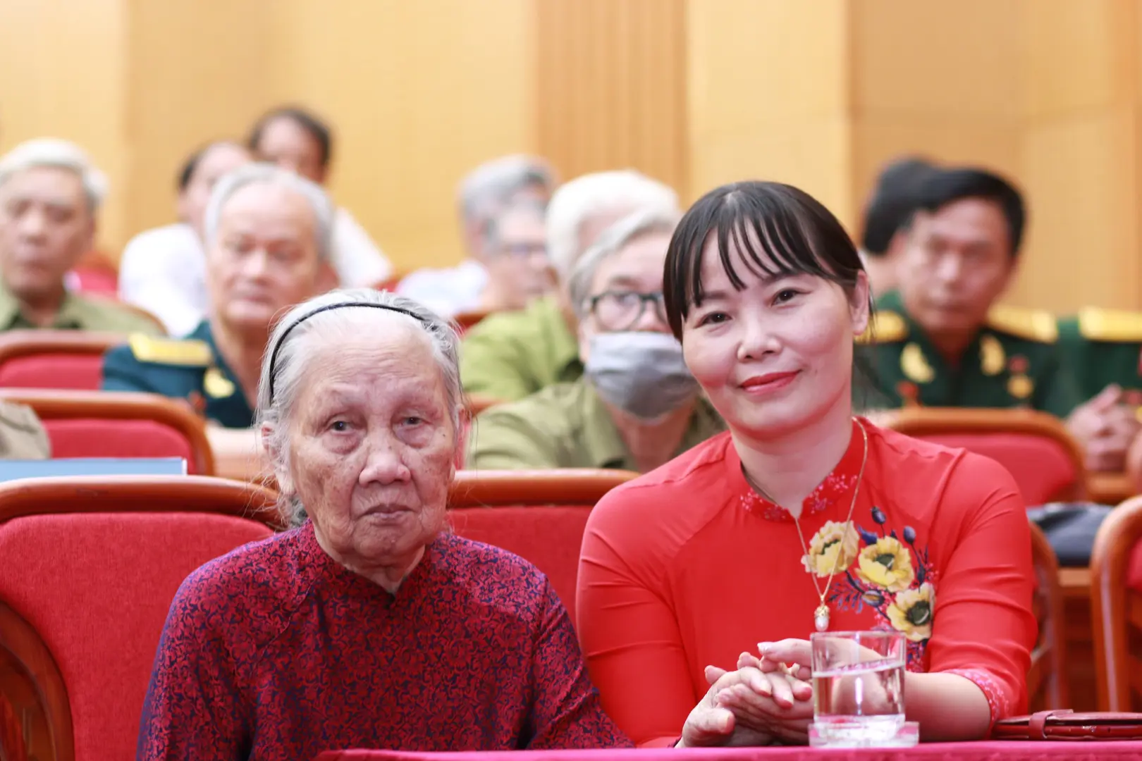 Quận Thanh Xuân: Tri ân, tặng quà cho 75 người có công tiêu biểu