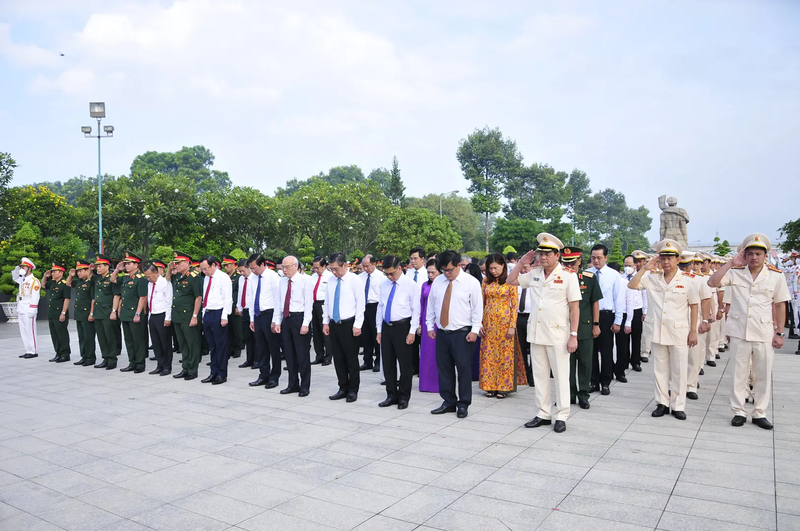 TP Hồ Chí Minh: Dâng hương tưởng nhớ các anh hùng, liệt sĩ