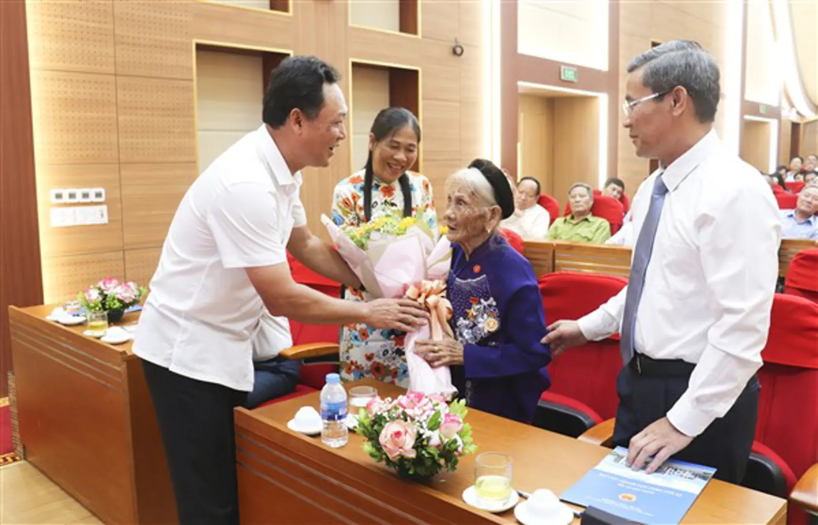 Huyện Gia Lâm biểu dương, khen thưởng người có công tiêu biểu