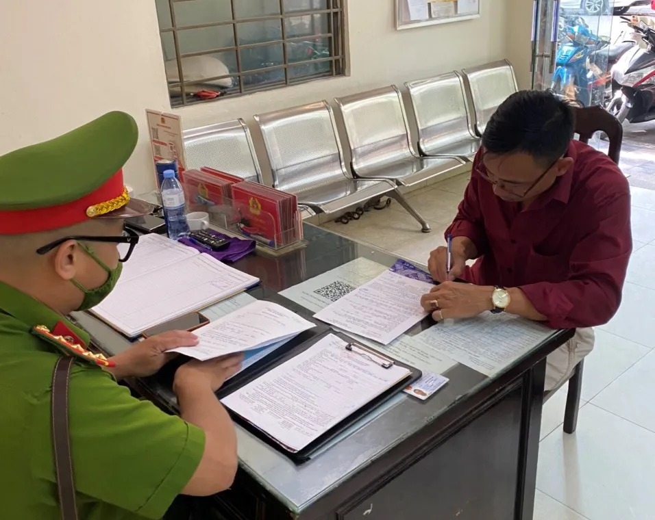 Hà Nội: Xử lý đối tượng trông giữ xe trái phép ở phố Nhà Chung