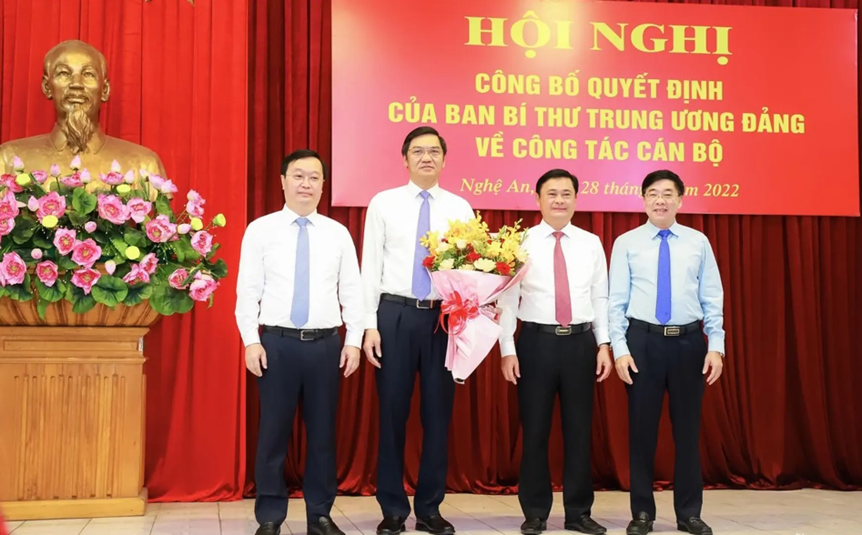 Chuẩn y ông Hoàng Nghĩa Hiếu giữ chức Phó Bí thư Tỉnh ủy Nghệ An