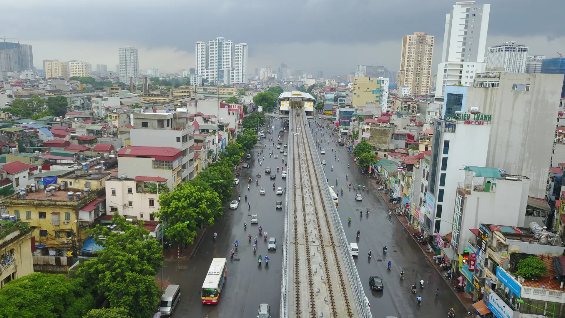 Thí điểm phân làn cứng đường Nguyễn Trãi: Sẽ chấm dứt cảnh giao thông hỗn loạn?