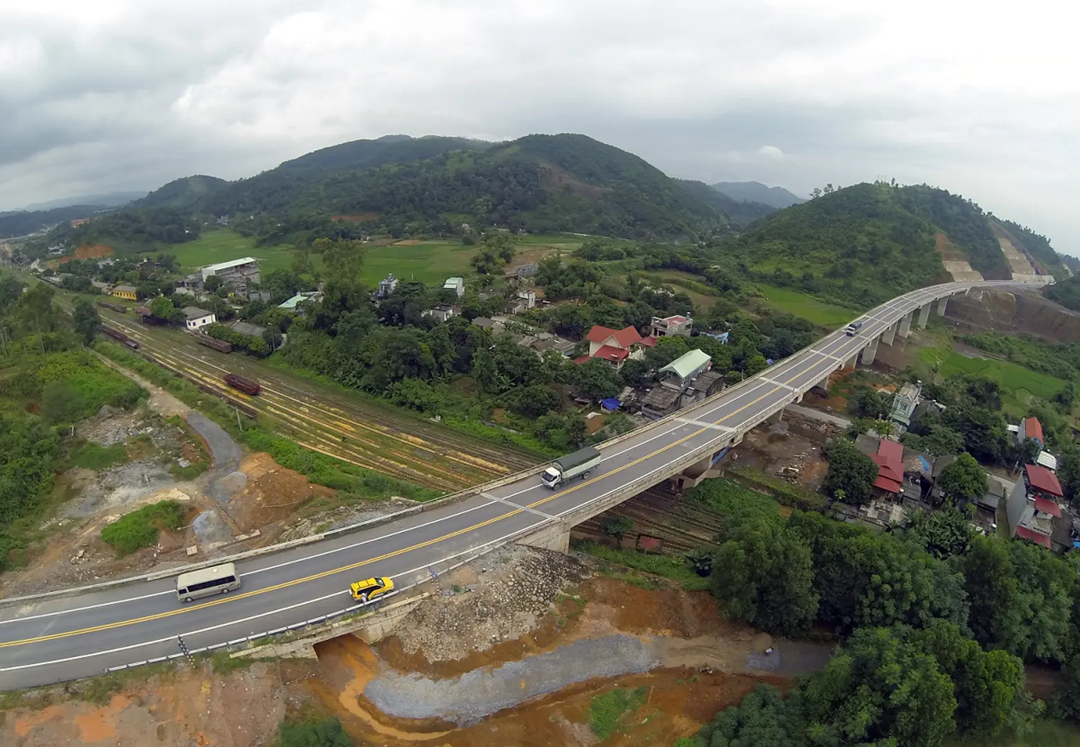 Thanh khoản tỷ đô trở lại, chọn nhóm ngành nào “xuống tiền”?