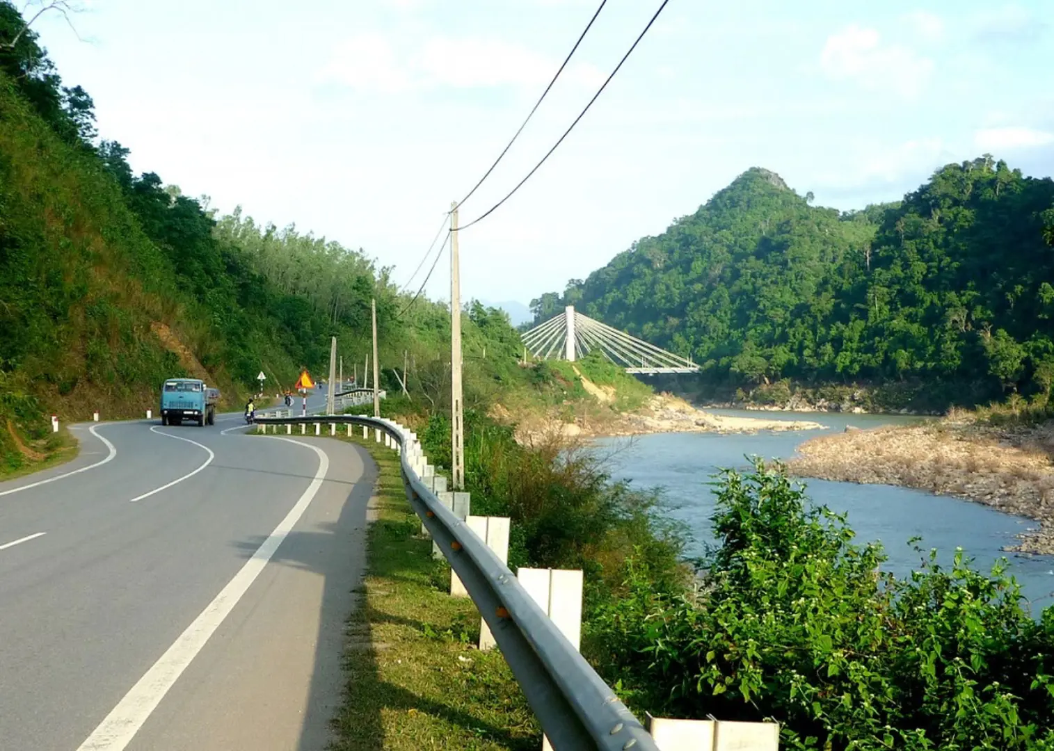 Đầu tư cao tốc Cam Lộ - Lao Bảo thay thế Quốc lộ 9