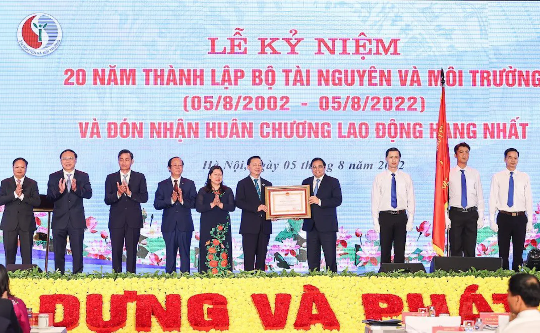  Bộ TN&MT vinh dự nhận Huân chương Lao động hạng Nhất