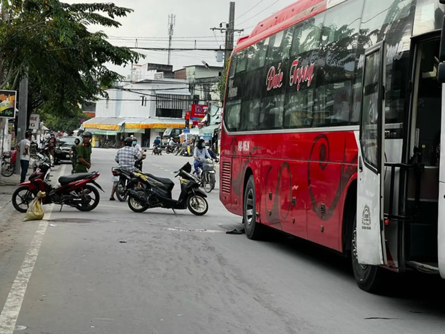 Tai nạn giao thông hôm nay (14/8): Xe tải lật nhào, tài xế thiệt mạng