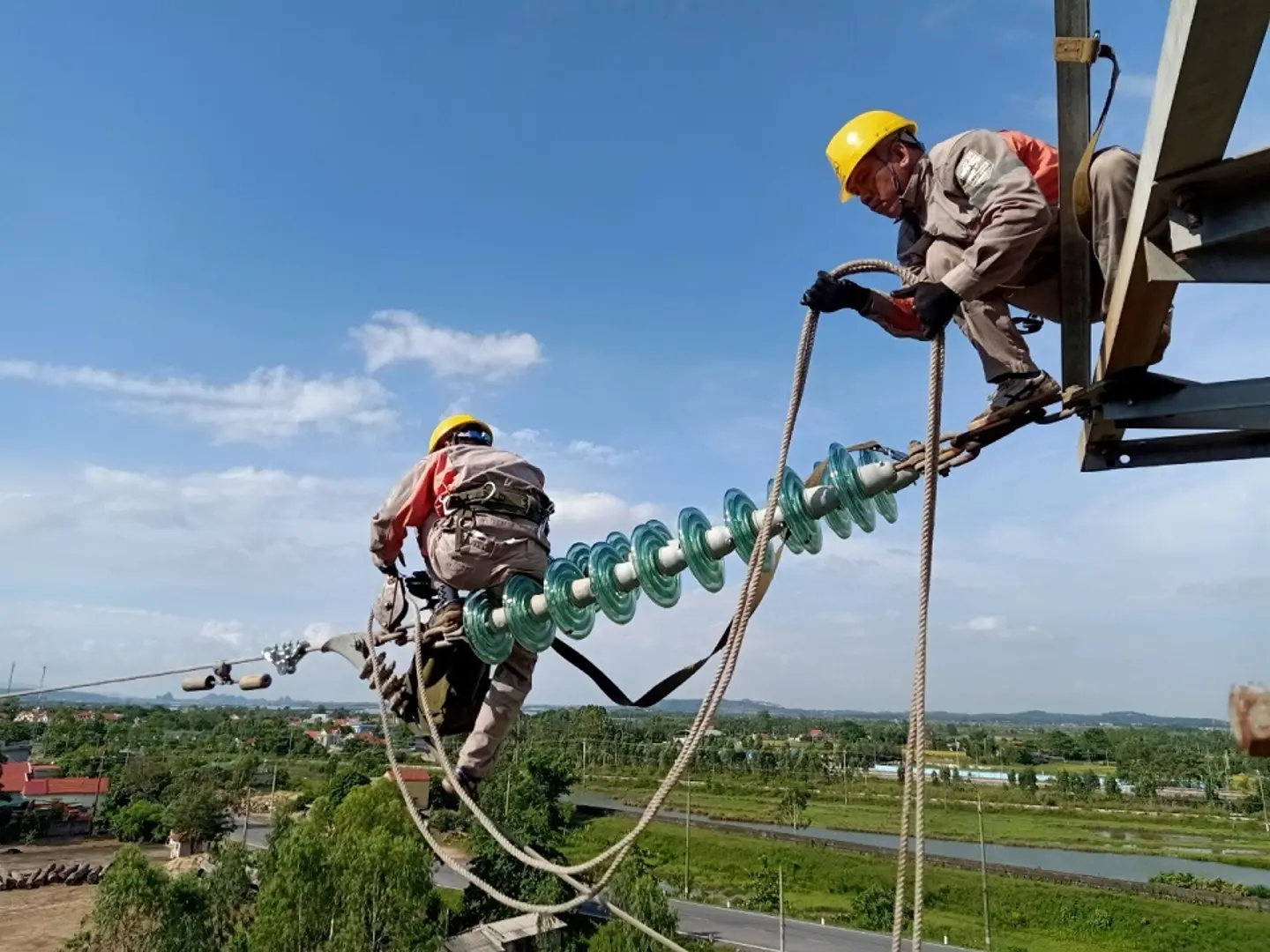 EVNNPC đảm bảo vận hành an toàn lưới điện