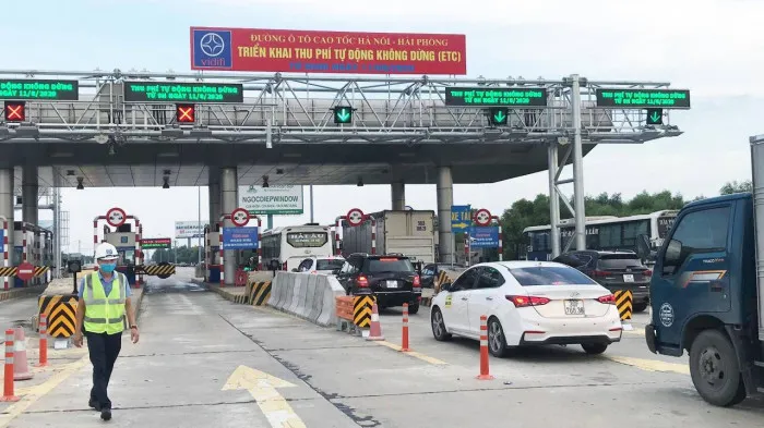 Bộ GTVT yêu cầu khẩn trương khắc phục lỗi thu phí tự động không dừng