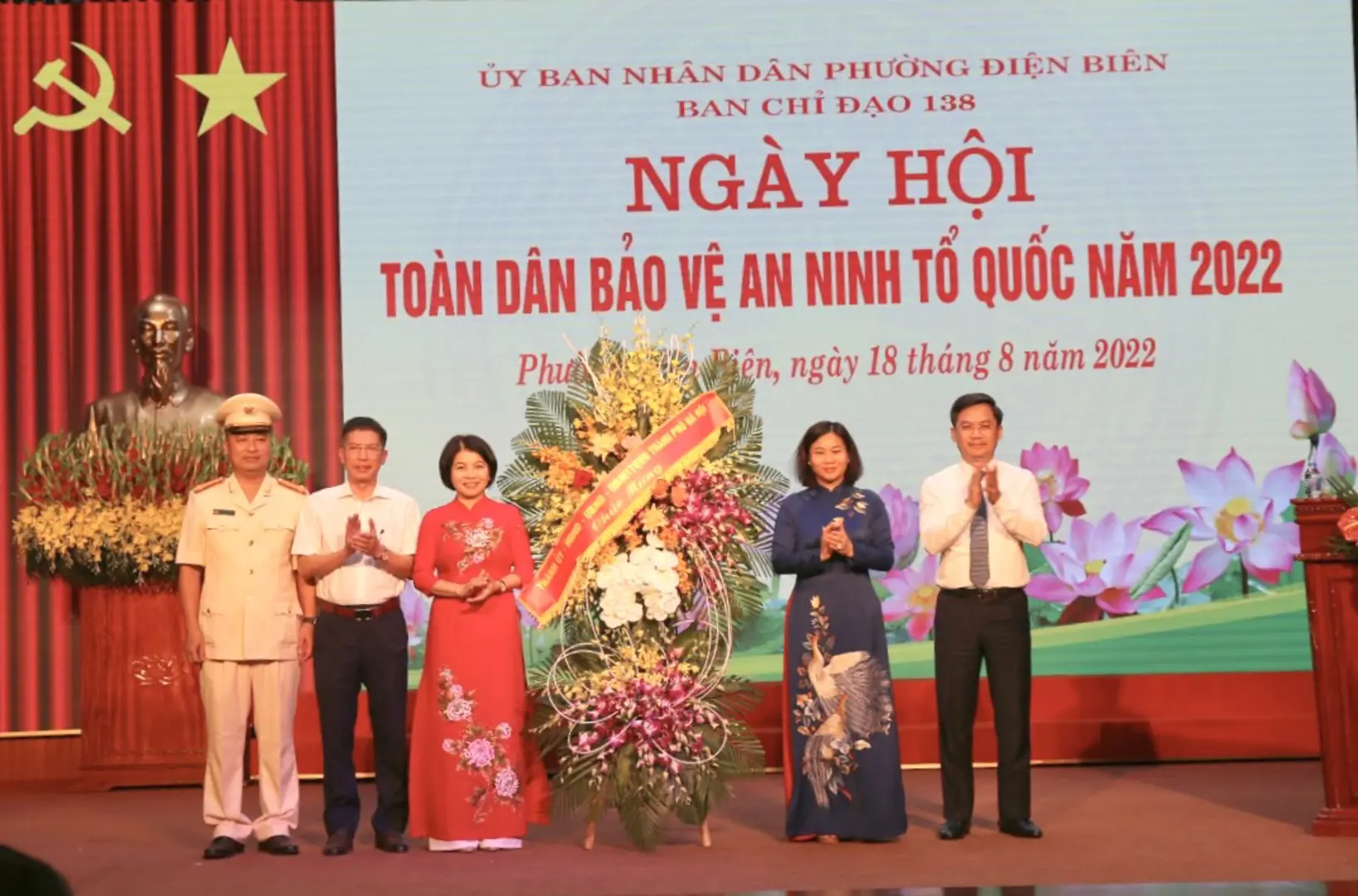 Lãnh đạo TP Hà Nội dự Ngày hội toàn dân BVANTQ tại phường Điện Biên