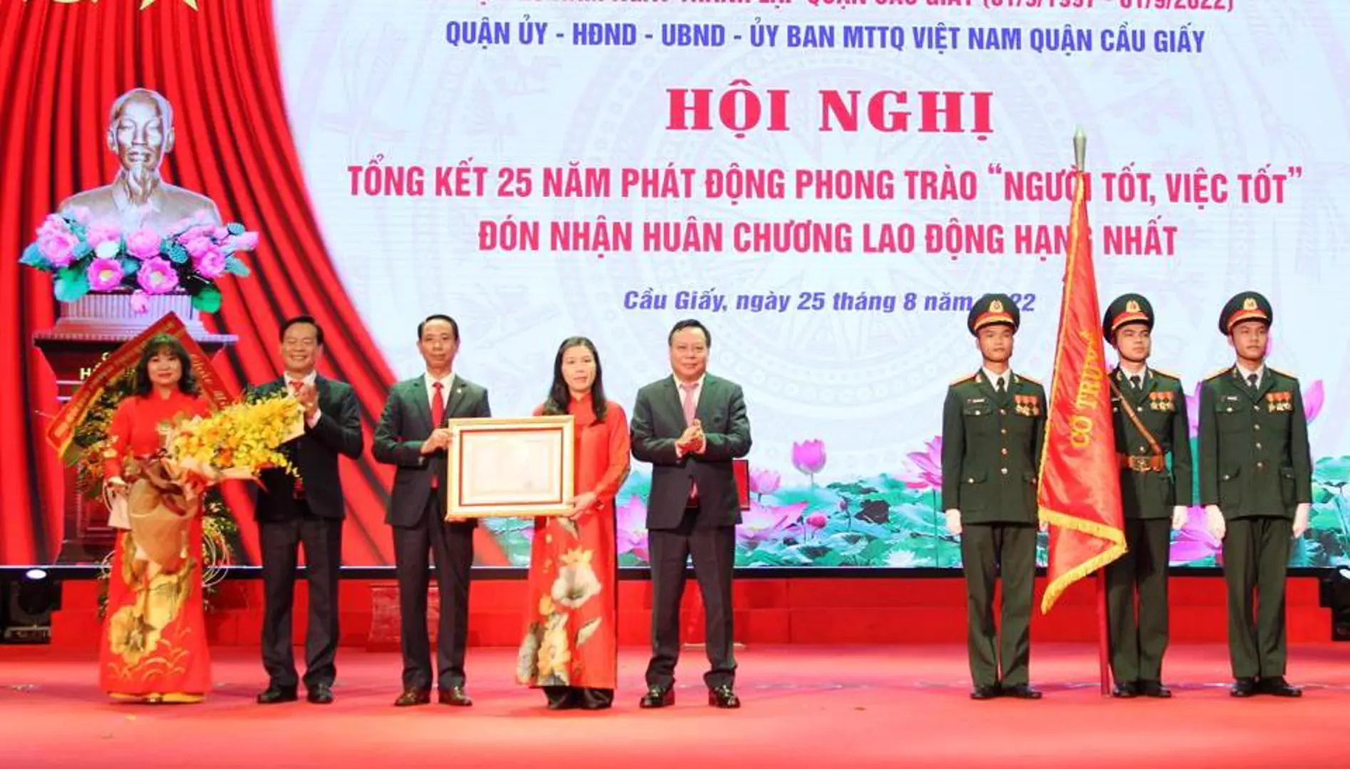 Quận Cầu Giấy đón nhận Huân chương Lao động hạng Nhất