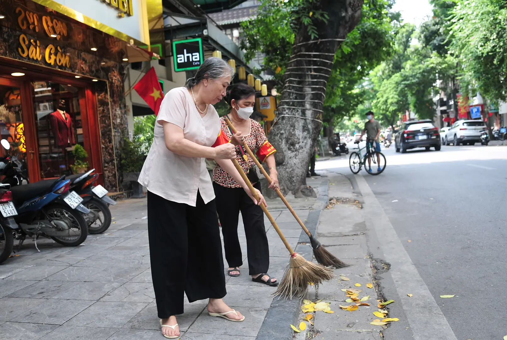 Quận Hoàn Kiếm: Đường phố sạch đẹp, rực rỡ cờ hoa chào mừng Quốc khánh