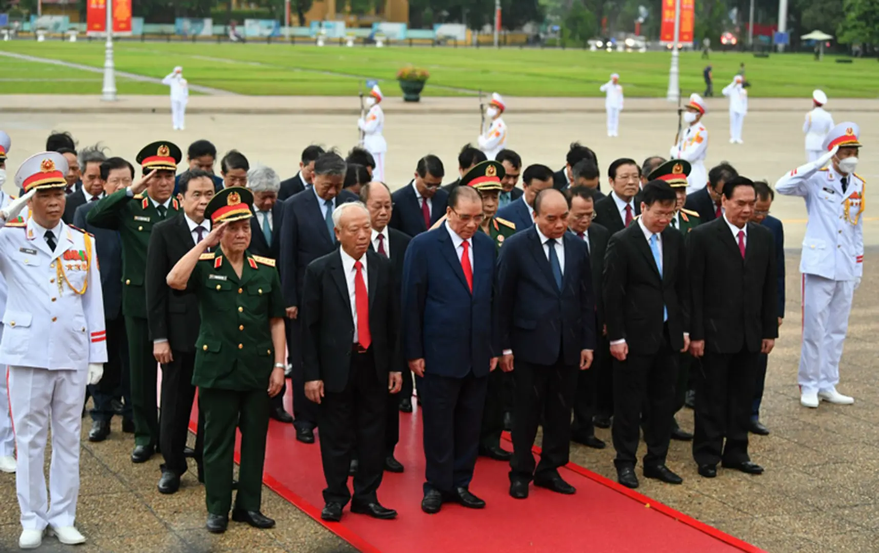 Lãnh đạo Đảng, Nhà nước, TP Hà Nội vào Lăng viếng Chủ tịch Hồ Chí Minh