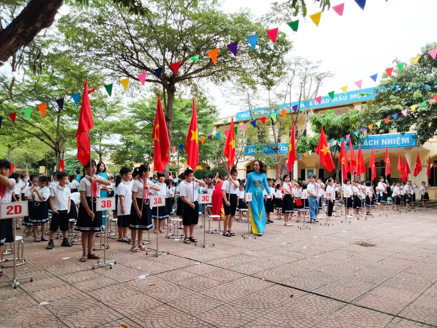 Ba Vì: Hơn 74.000 học sinh tựu trường đón năm học mới