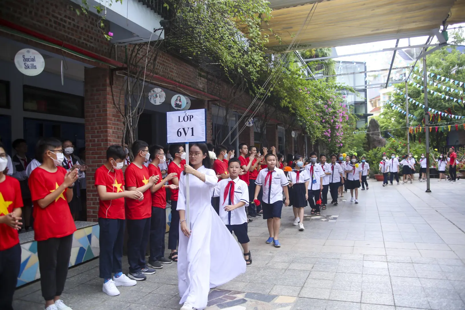 Hà Nội: 2,2 triệu học sinh tưng bừng trong ngày hội khai trường