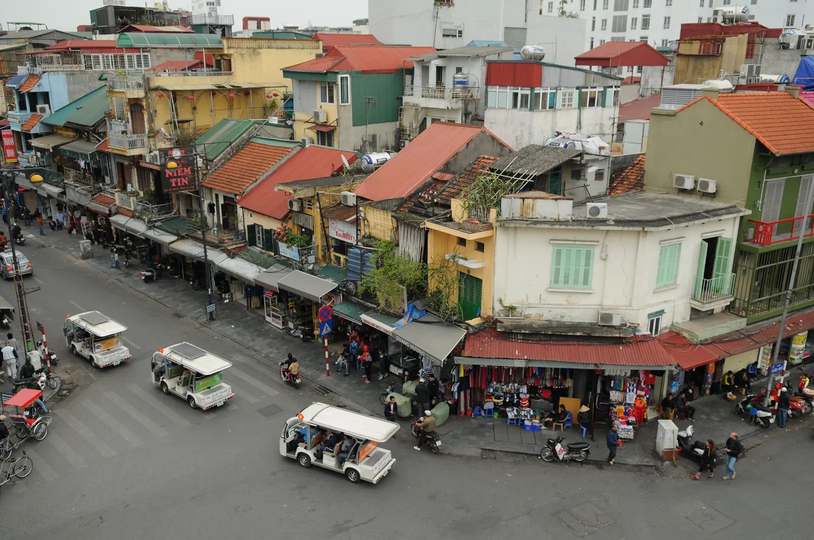 Một góc phố cổ Hà Nội. Ảnh: Công Hùng