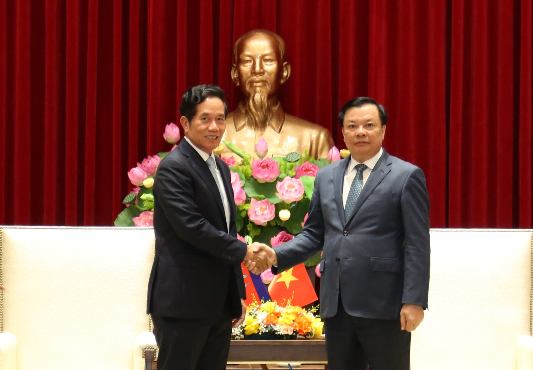 Development of Hanoi-Phnom Penh relations brings benefit to people: City Party chief