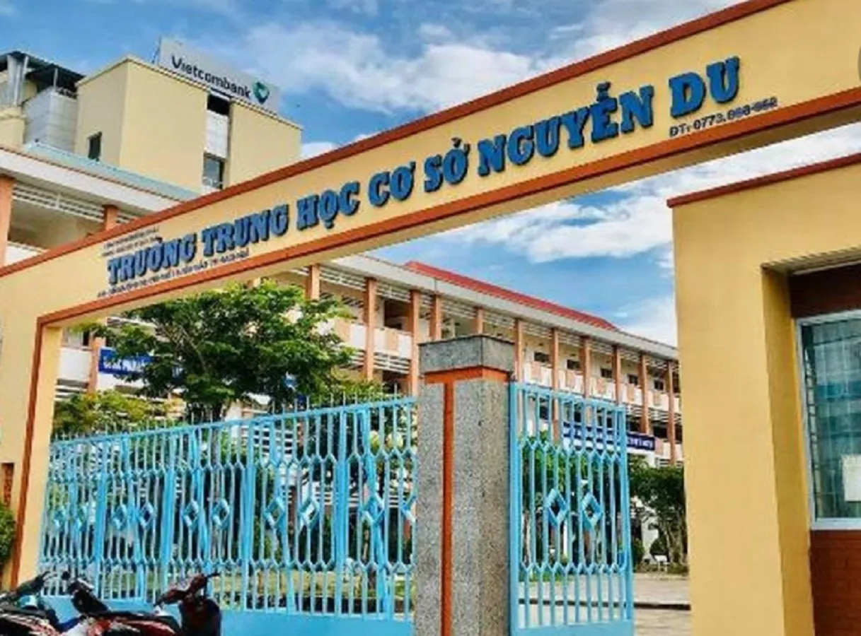 Thầy giáo đâm chết đồng nghiệp ngay tại trường học
