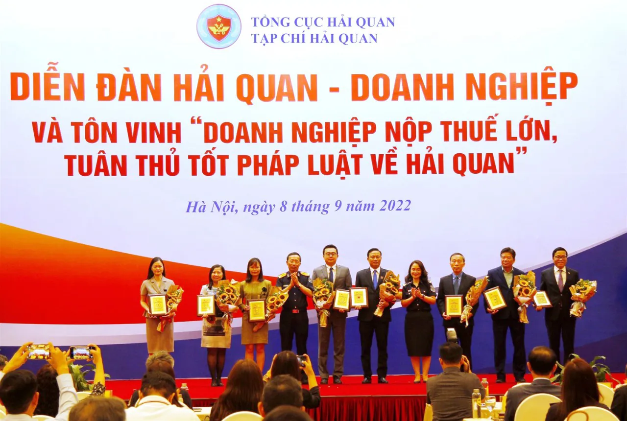 9 doanh nghiệp nộp thuế lớn được ngành Hải quan tôn vinh