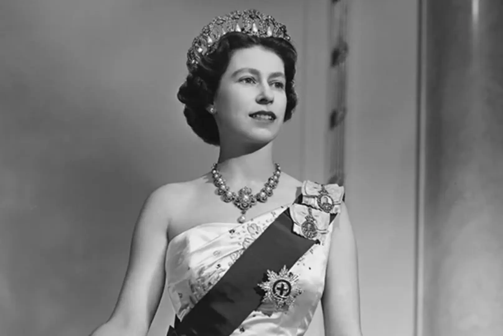 Nữ hoàng Elizabeth II - người đồng hành hơn 70 năm thăng trầm với nước Anh