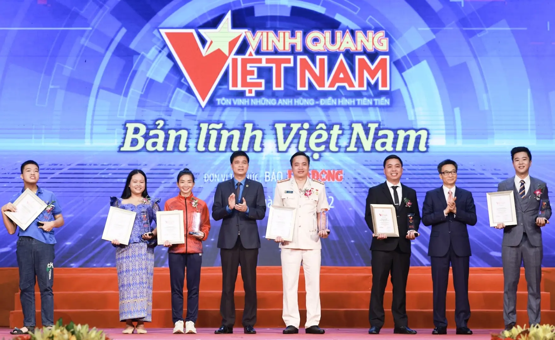 Vinh Quang Việt Nam năm 2022: Khát vọng xây dựng đất nước Việt Nam hùng cường