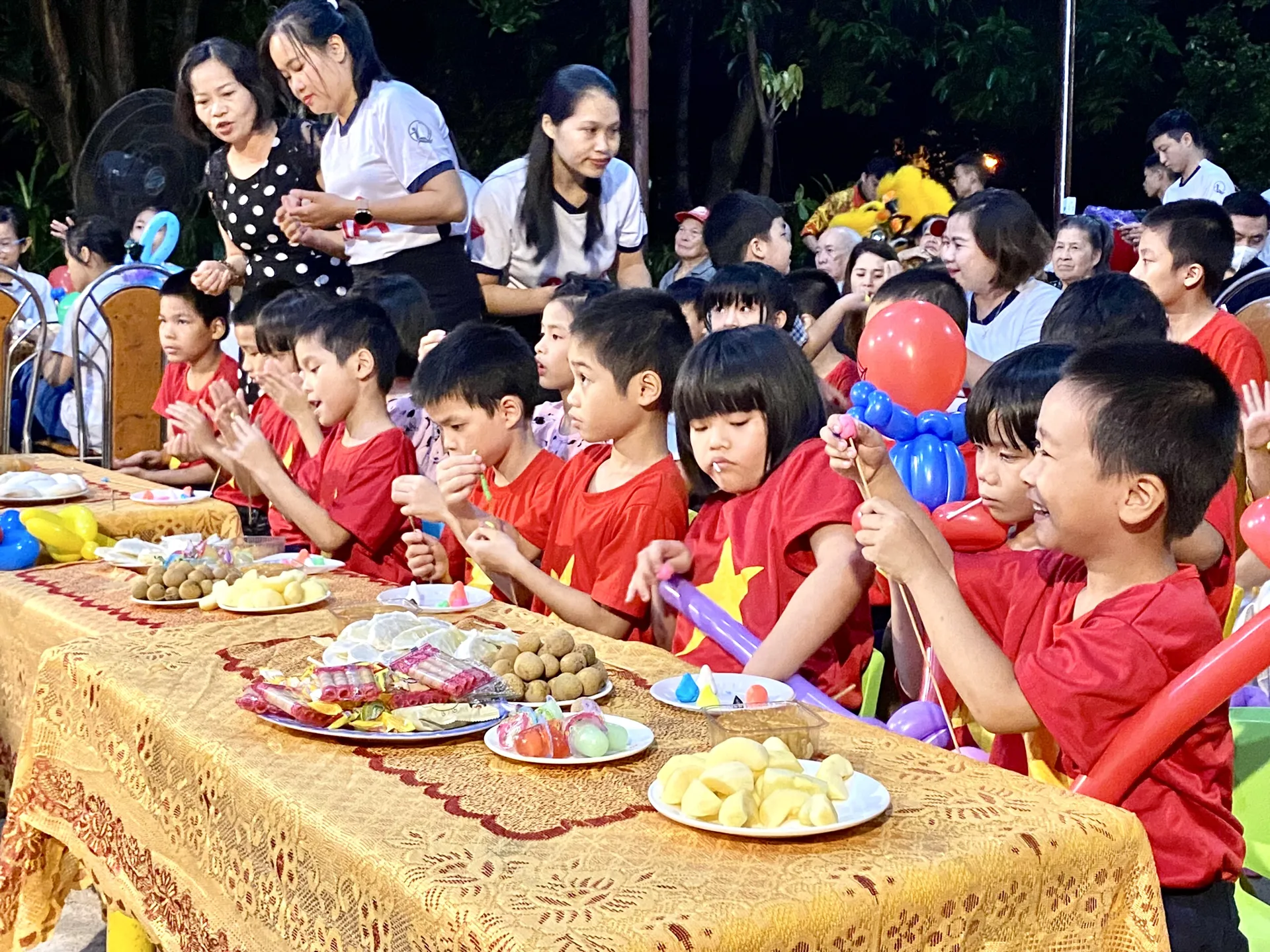 Tết Trung thu ấm áp của trẻ em có hoàn cảnh đặc biệt ở Hà Nội