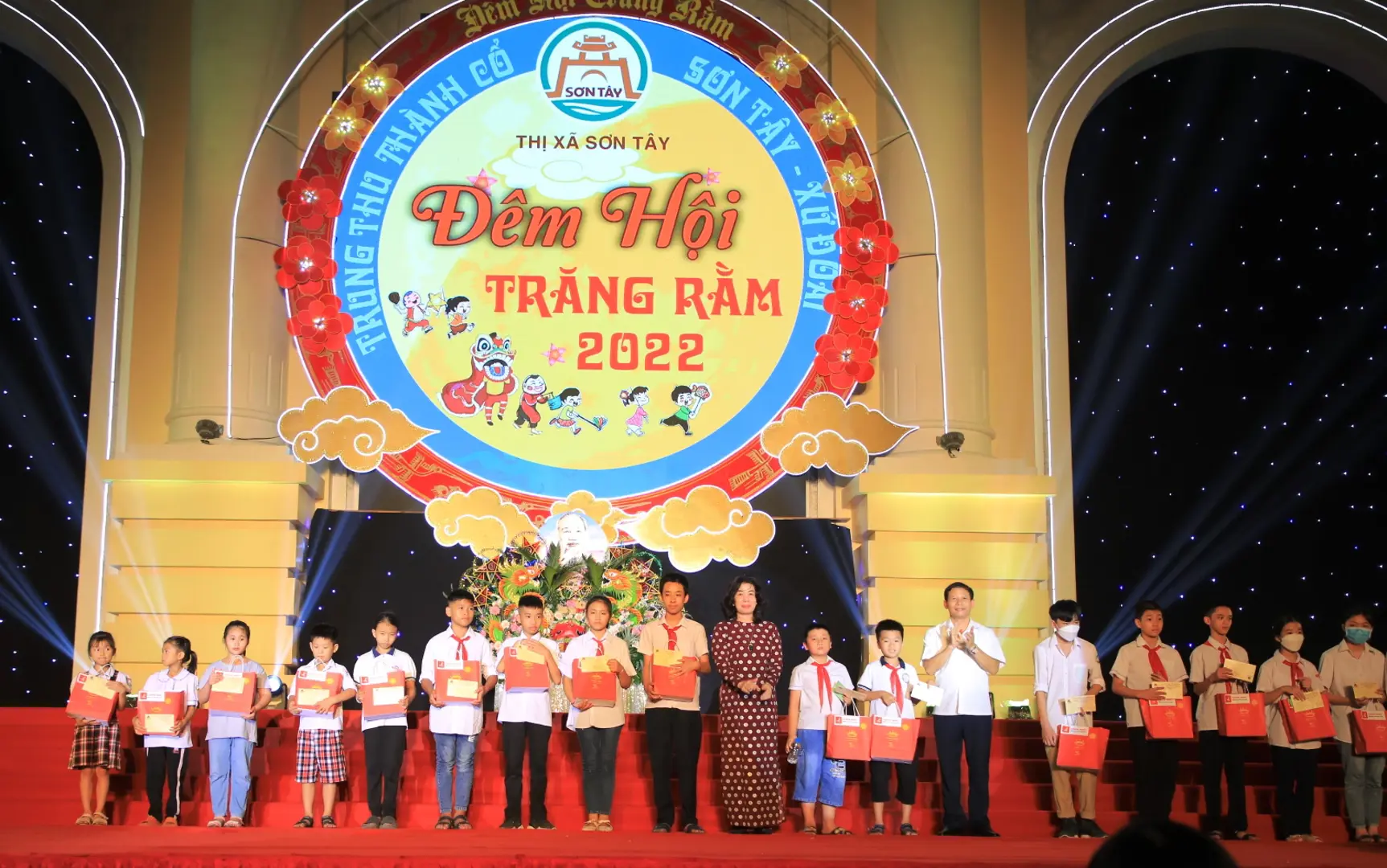 Rực rỡ “Đêm hội trăng rằm Trung thu Thành cổ Sơn Tây - xứ Đoài”