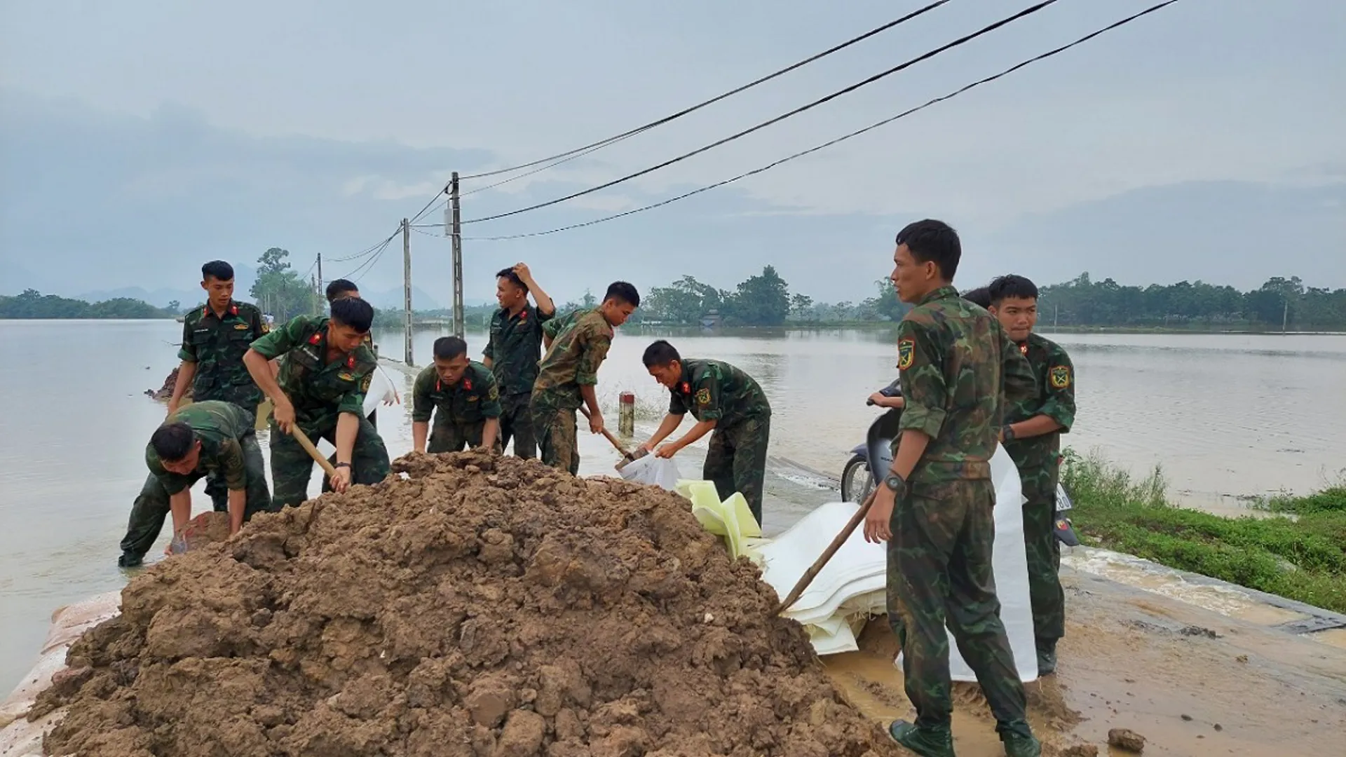 Huyện Chương Mỹ: Lũ rút nhanh, tập trung ổn định cuộc sống cho người dân