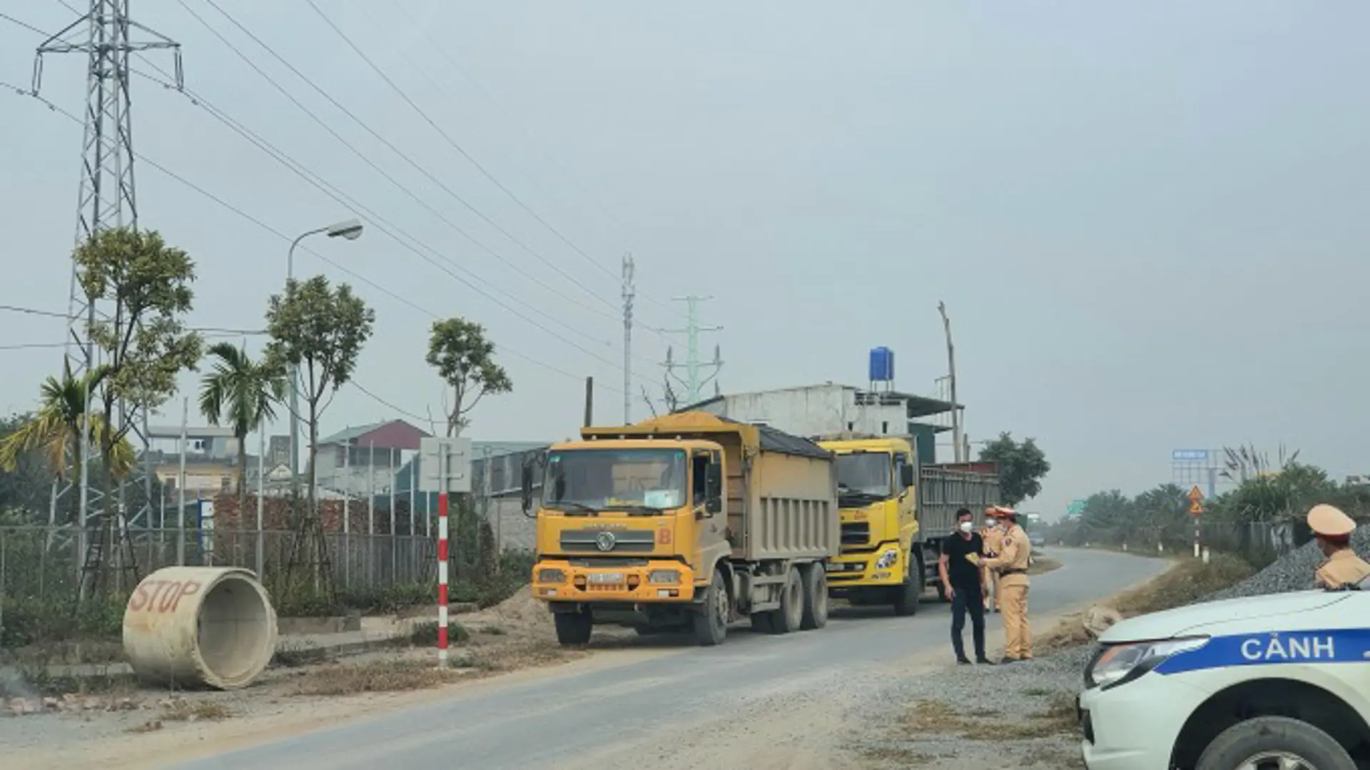 Xử nghiêm xe quá tải trọng trên đường gom cao tốc Pháp Vân - Cầu Giẽ