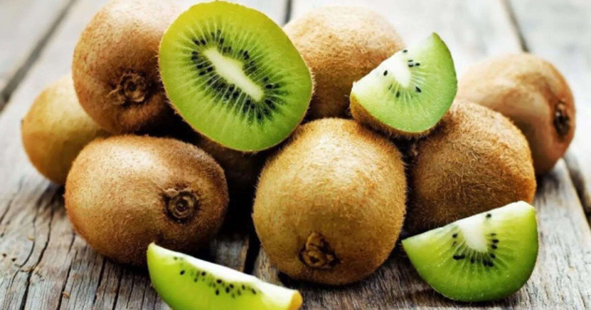 Tại sao khi ăn quả kiwi bạn nên ăn cả vỏ?