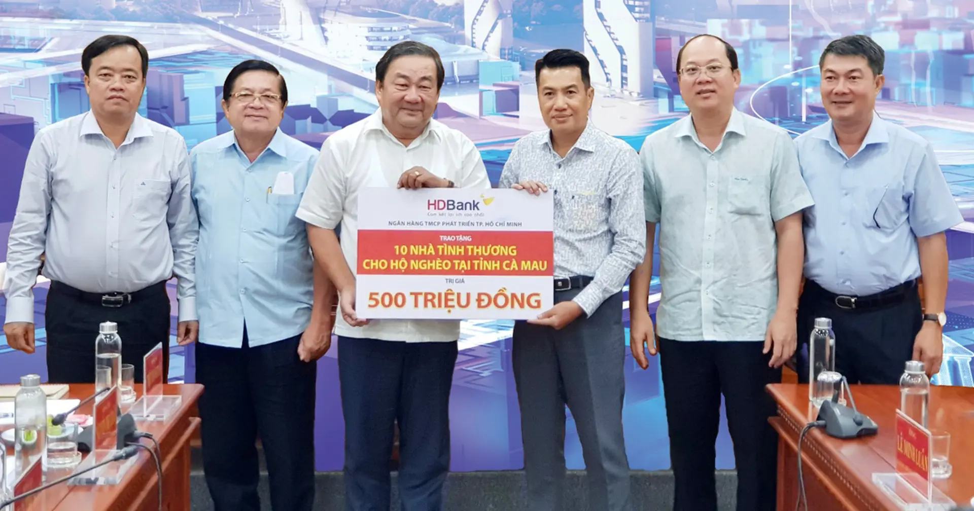 HDBank tiếp tục trao tặng 10 căn nhà tình thương cho tỉnh Cà Mau