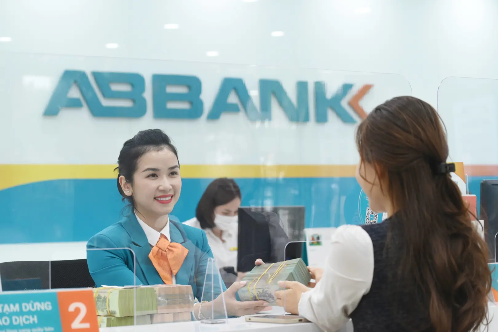 Nhận quà cho tháng đầu tiên khi gửi tiết kiệm tại ABBANK