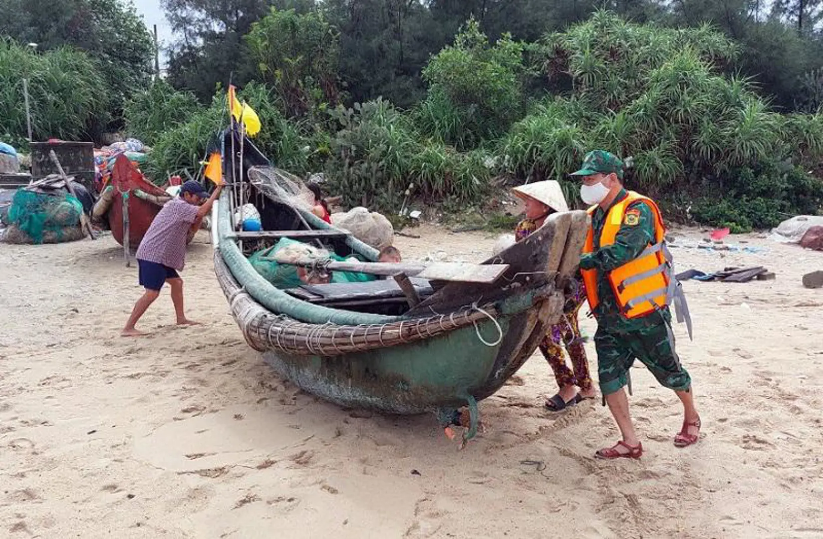 Thành lập Ban chỉ đạo tiền phương để chỉ đạo ứng phó với bão số 4