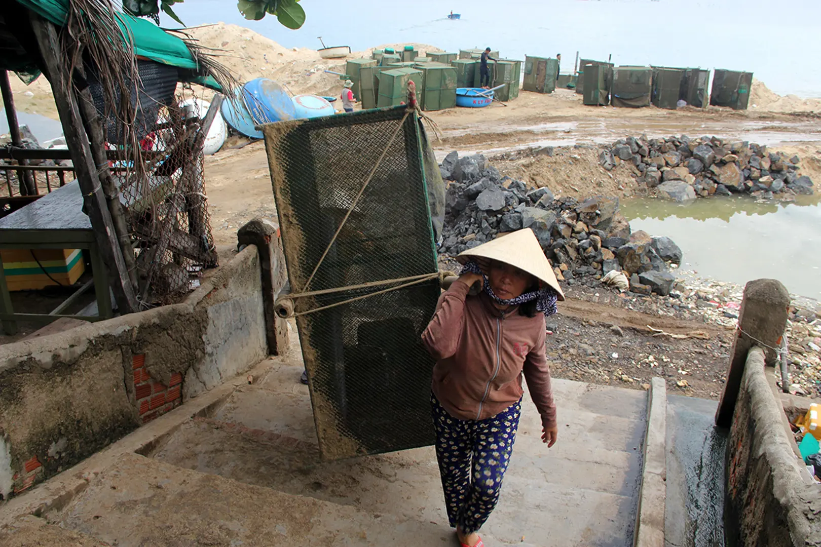 Phú Yên: Ngư dân khẩn trương chạy bão Noru, chính quyền cấm biển từ 15 giờ