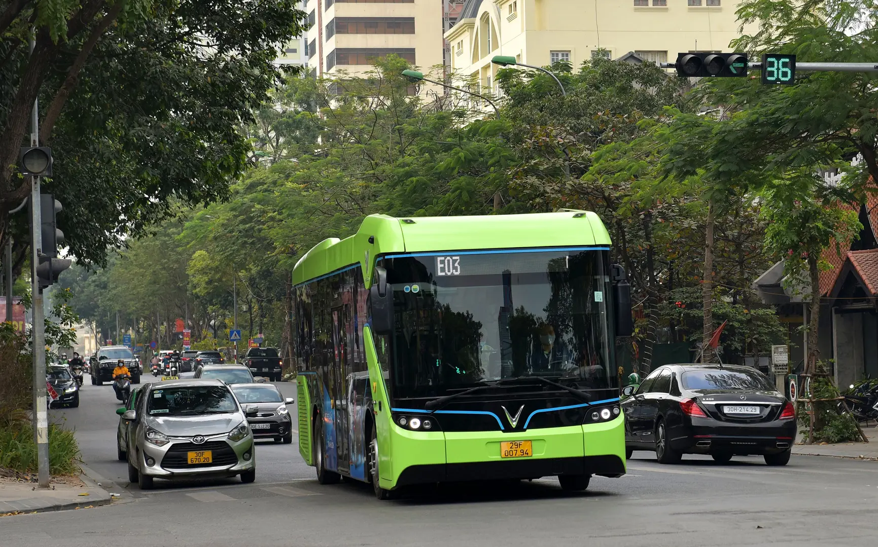 Thay thế xe buýt năng lượng sạch cho Hà Nội: Cần đầu tư toàn diện, mạnh mẽ