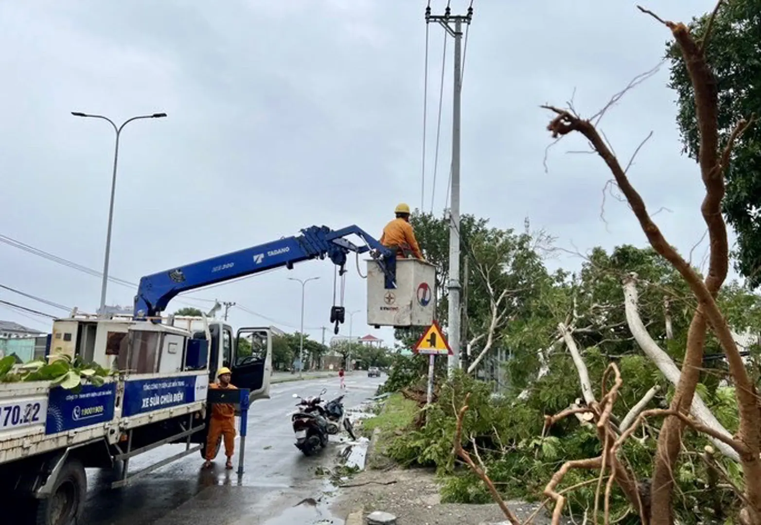 Miền Trung đối mặt nguy cơ mưa bão dồn dập cuối năm