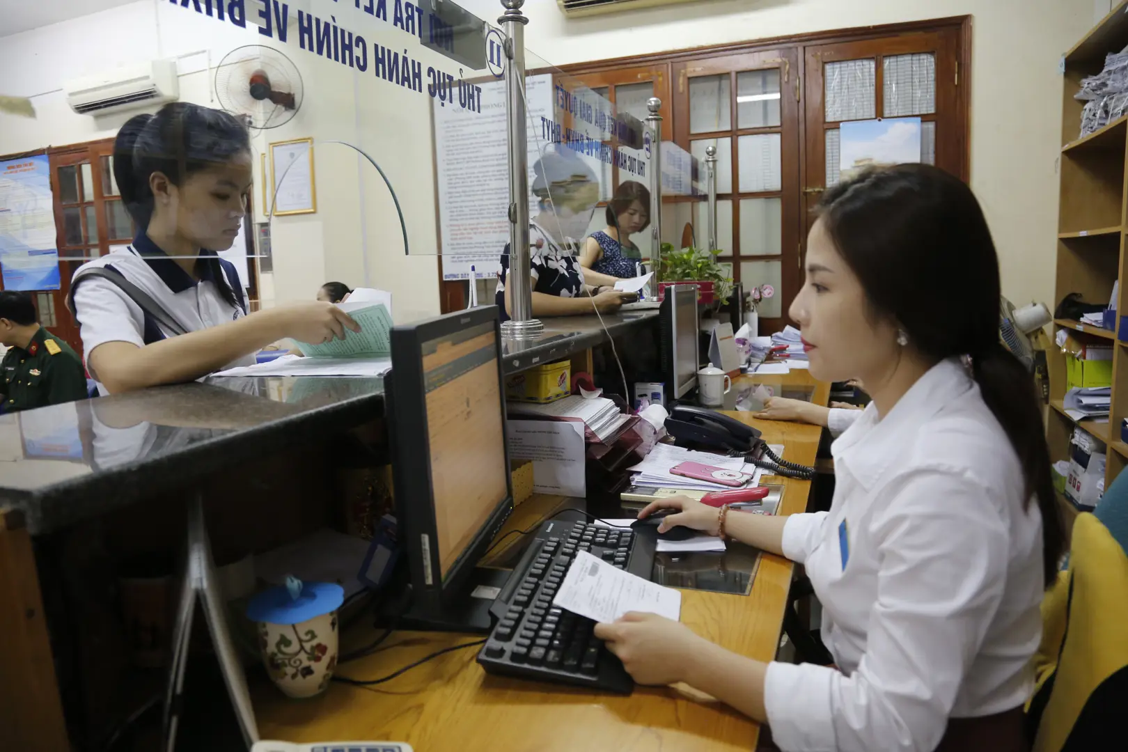 Hà Nội ngăn chặn “làn sóng” nghỉ việc, thôi việc: Đồng bộ, quyết liệt giải pháp