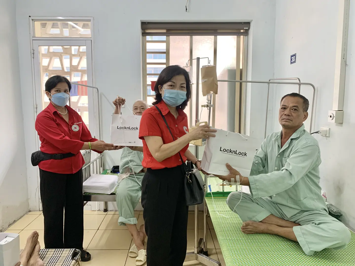 Hà Nội: 500 phần quà trao tặng bệnh nhân ung thư