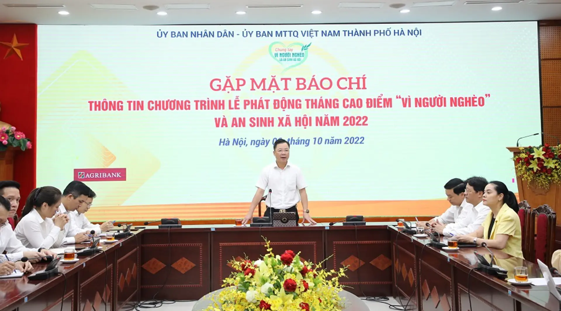 Trao hỗ trợ trị giá 10,8 tỷ đồng tại Lễ phát động Tháng "Vì người nghèo”