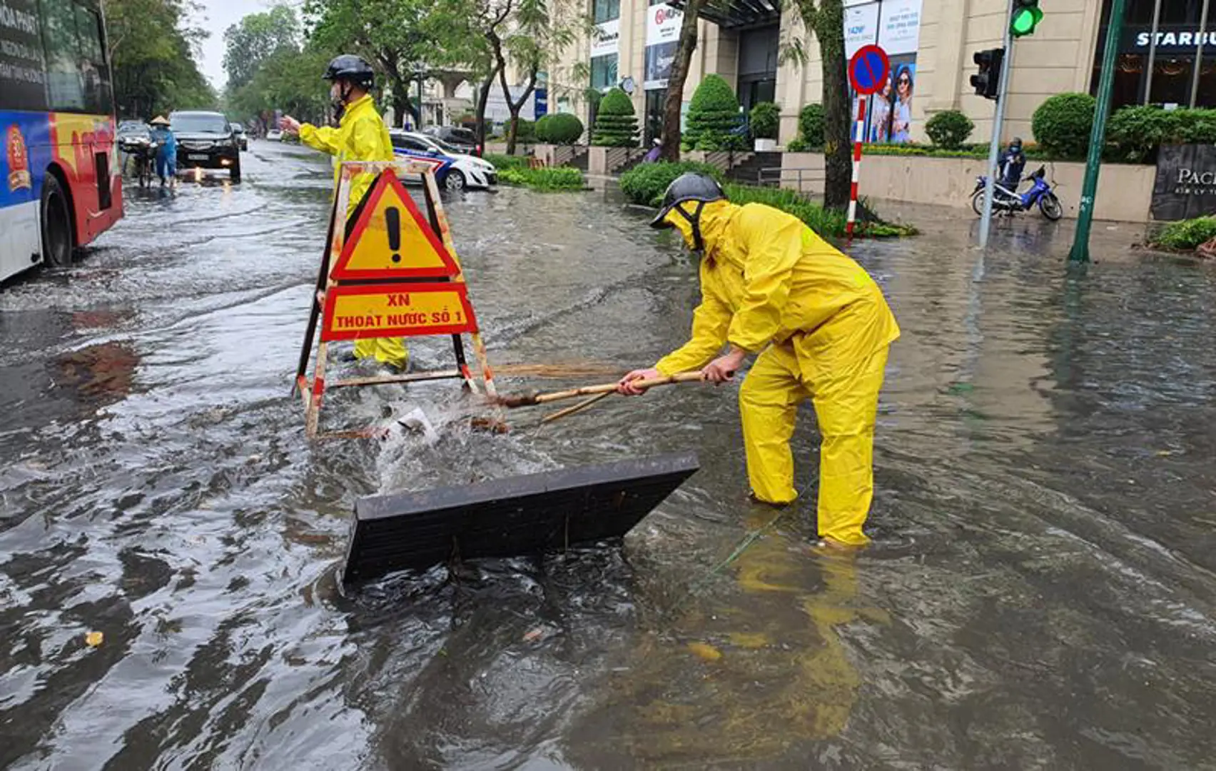 Dự báo thời tiết ngày 8/10/2022: Hà Nội tiếp tục mưa to cục bộ