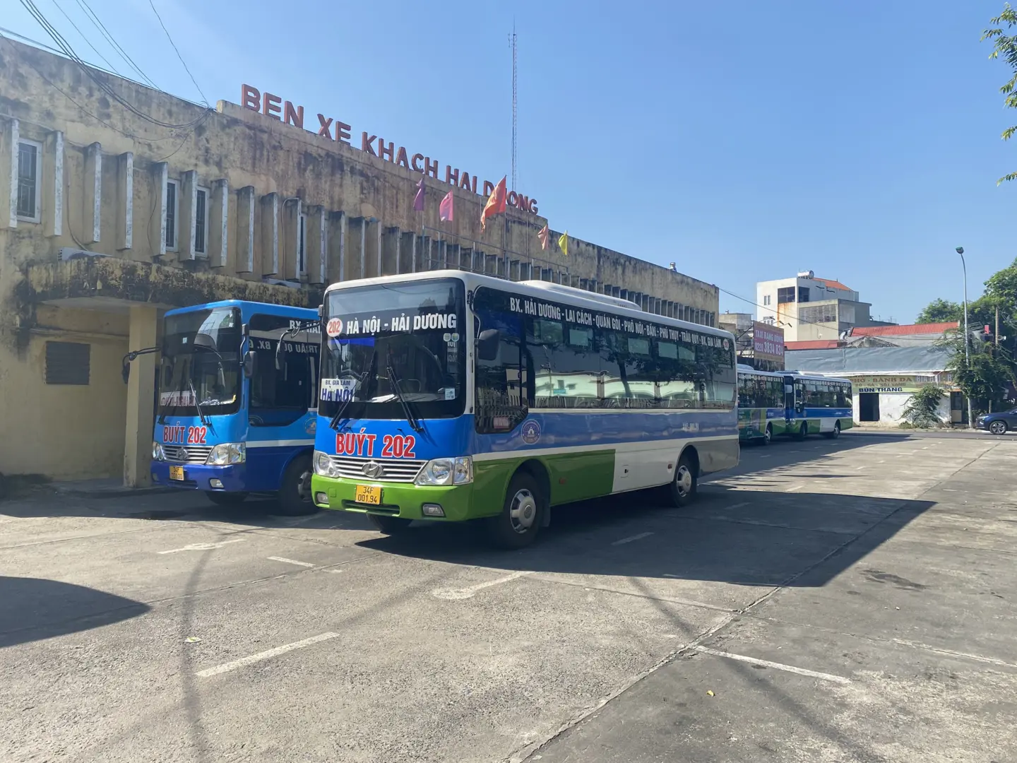 Hải Dương: Xe buýt, taxi ế ẩm vì không có khách