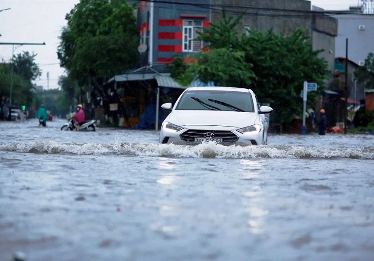 Áp thấp nhiệt đới mạnh lên thành bão, Quảng Ngãi khẩn trương ứng phó