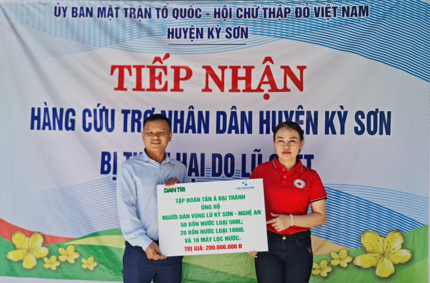 Tân Á Đại Thành hỗ trợ người dân vùng lũ Nghệ An