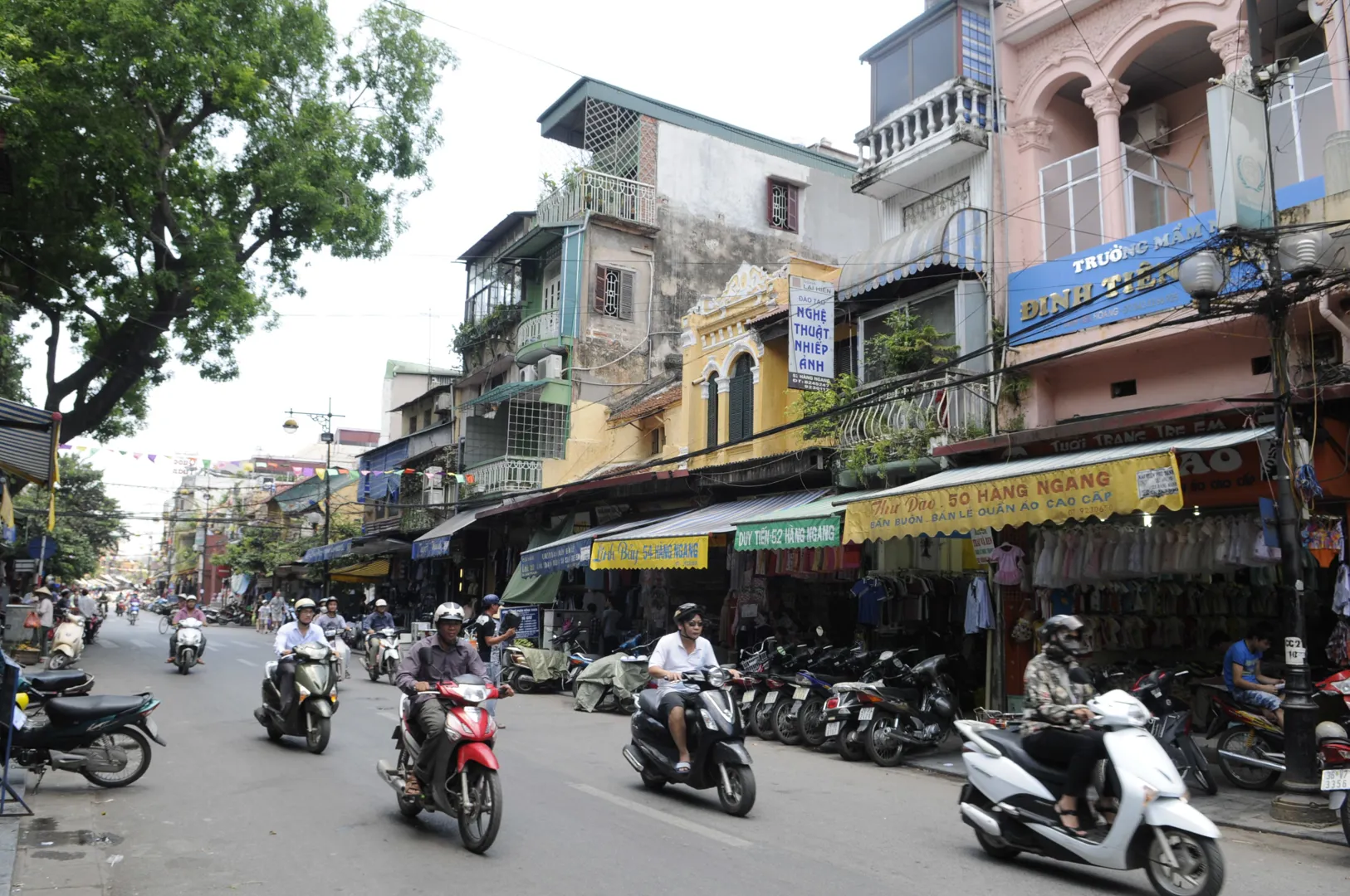 Khung giá đất tại phố cổ Hàng Ngang - Hàng Đào hiện chỉ bằng 1/4 giá cả thị trường. Ảnh: Thanh Hải