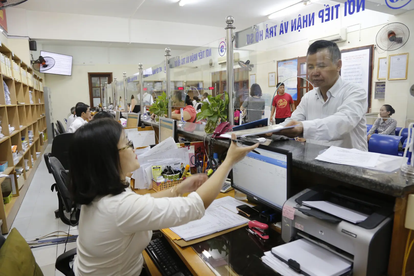 Hiện thực mục tiêu lấy sự hài lòng của người dân là thước đo