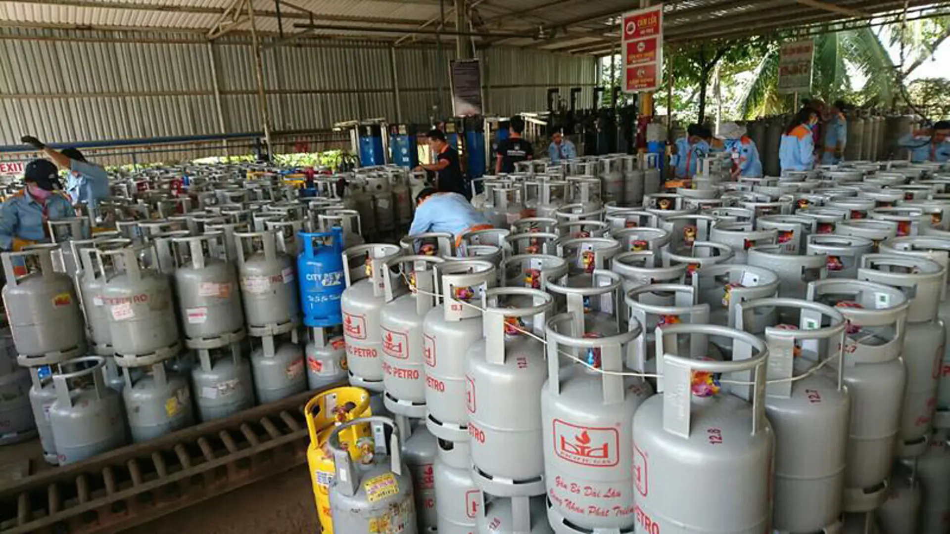 Sau nhiều lần giảm, từ 1/11, giá gas quay đầu tăng