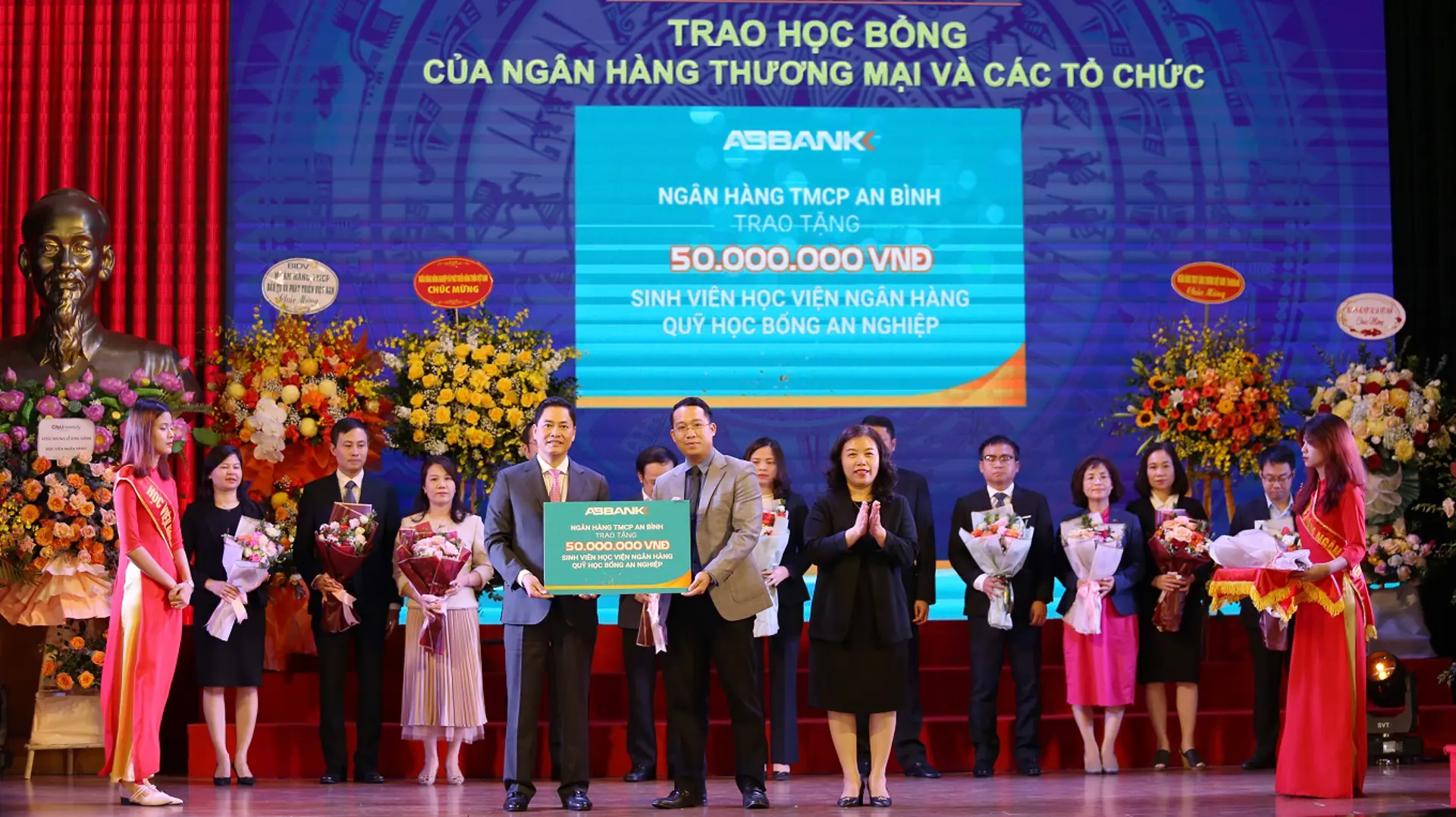 ABBANK đầu tư quỹ học bổng đồng hành cùng sinh viên ngành Tài chính Ngân hàng