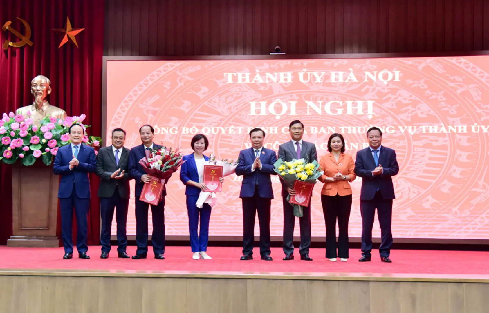 Ban Thường vụ Thành ủy Hà Nội trao 3 quyết định về công tác cán bộ